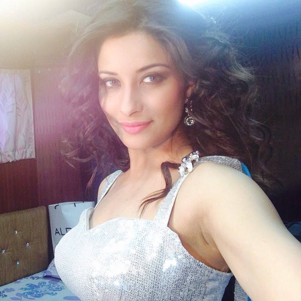 Actress Madhurima Spicy Stills