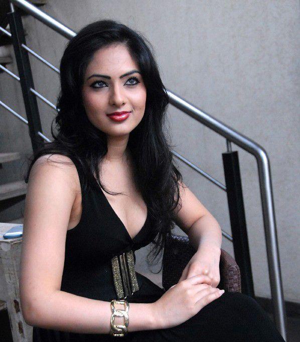 Actress Nikeesha Patel Hot Gallry