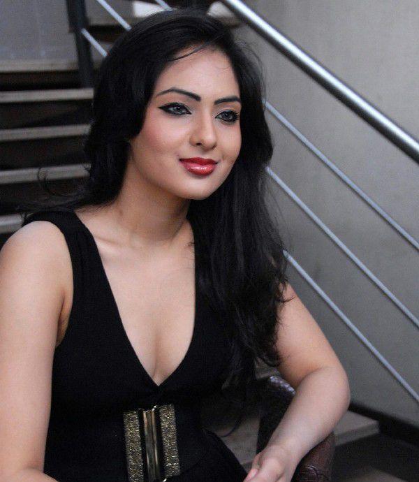 Actress Nikeesha Patel Hot Gallry
