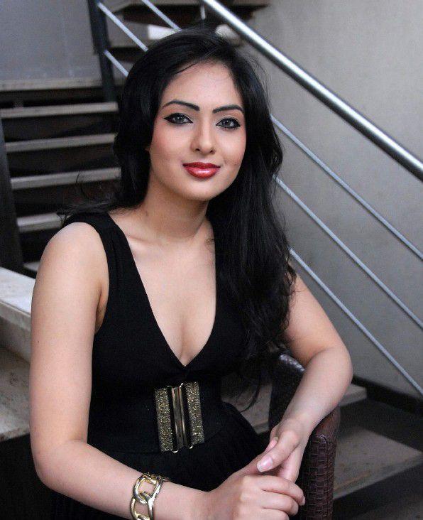 Actress Nikeesha Patel Hot Gallry