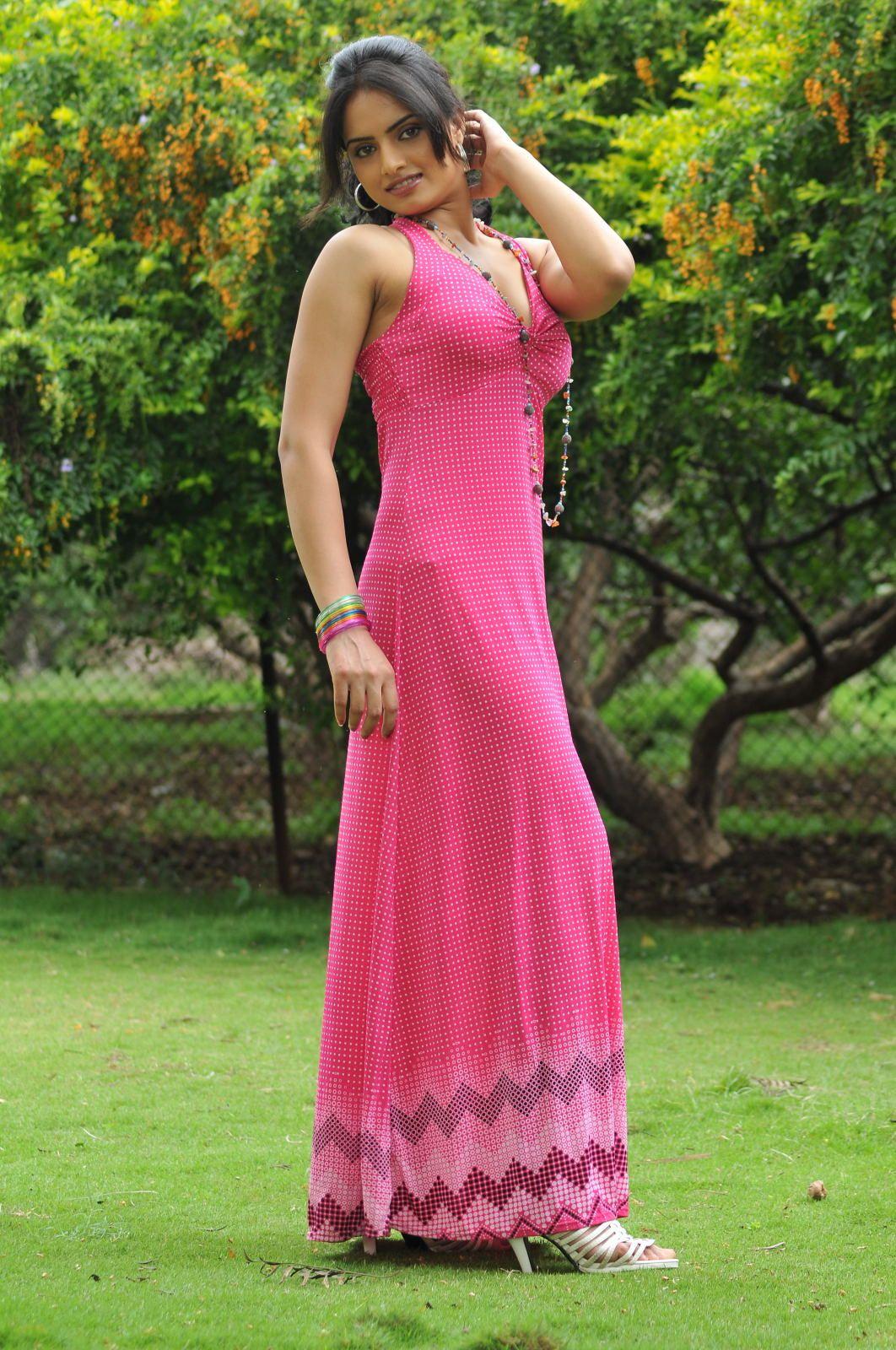 Actress Ritu Kaur Sexy Pictures