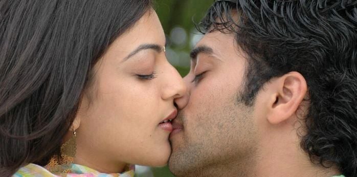 Actress Romantic Lip Lock Pics