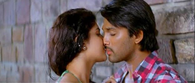 Actress Romantic Lip Lock Pics