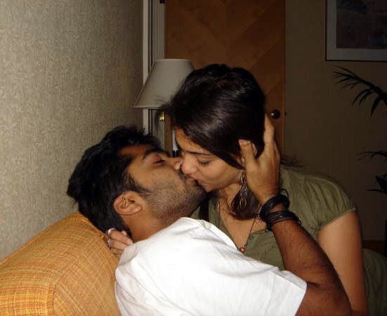 Actress Romantic Lip Lock Pics