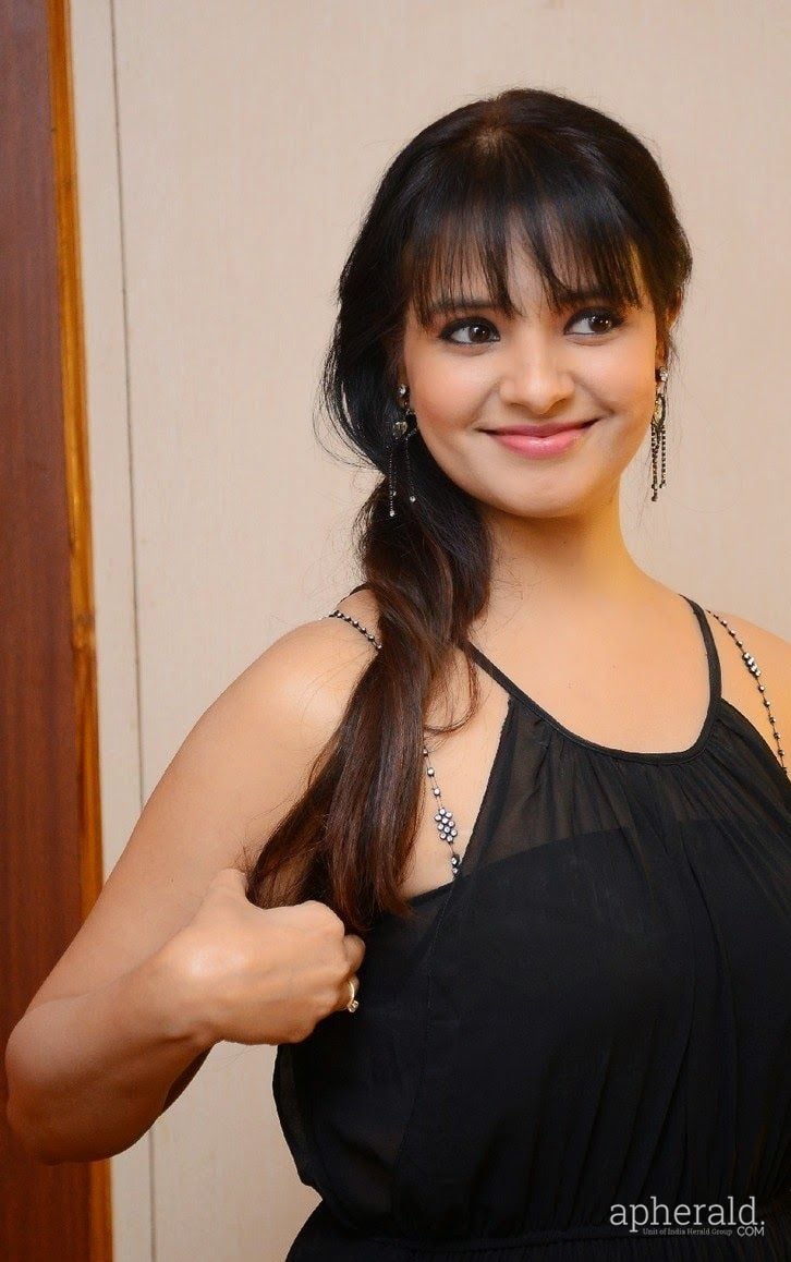 Actress Saloni Hot Sexy Stills