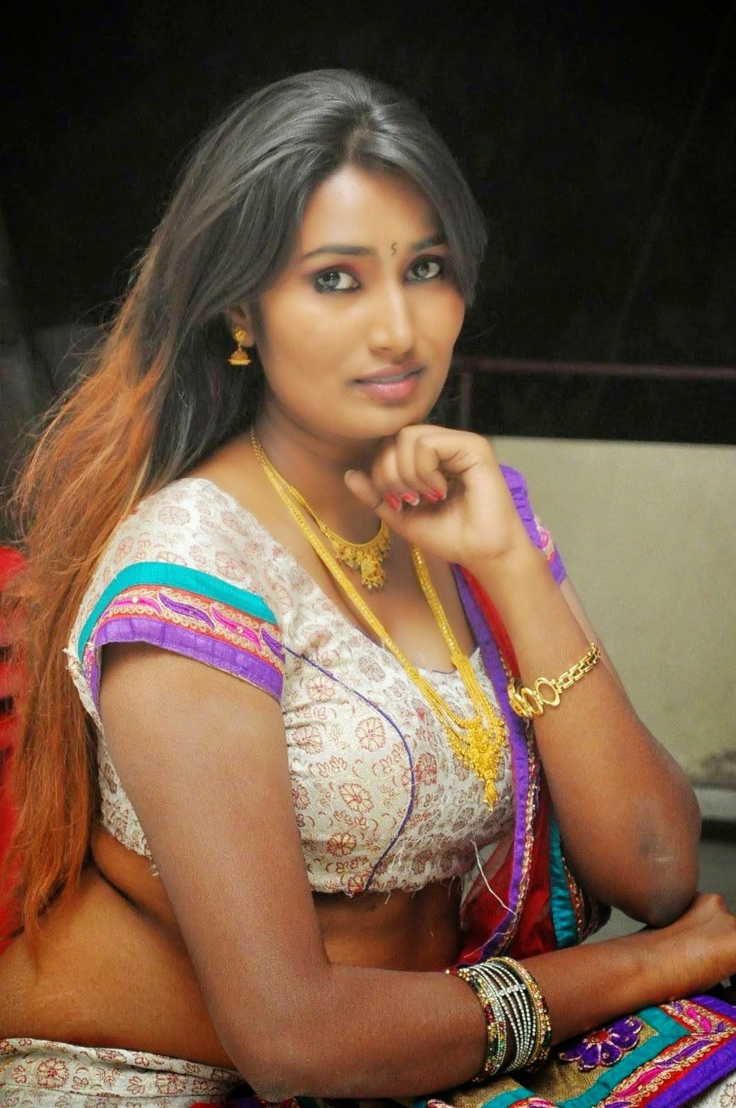 Actress Swathi Choudhary Hot Photos