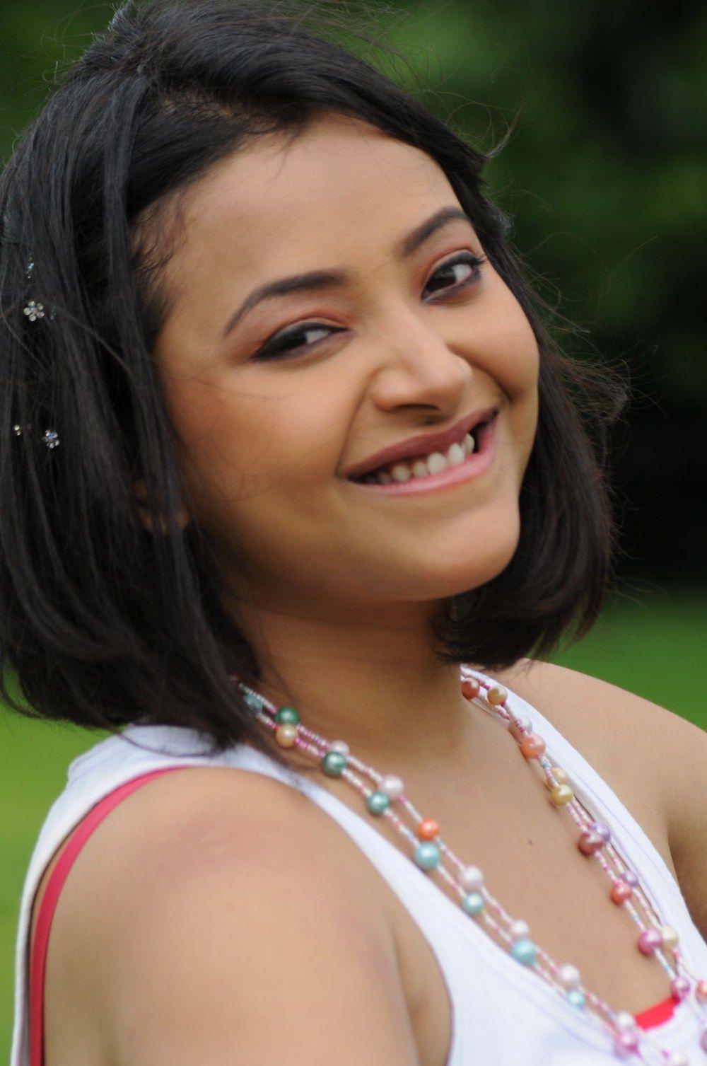 Actress Swetha Basu Prasad Hot Gallery