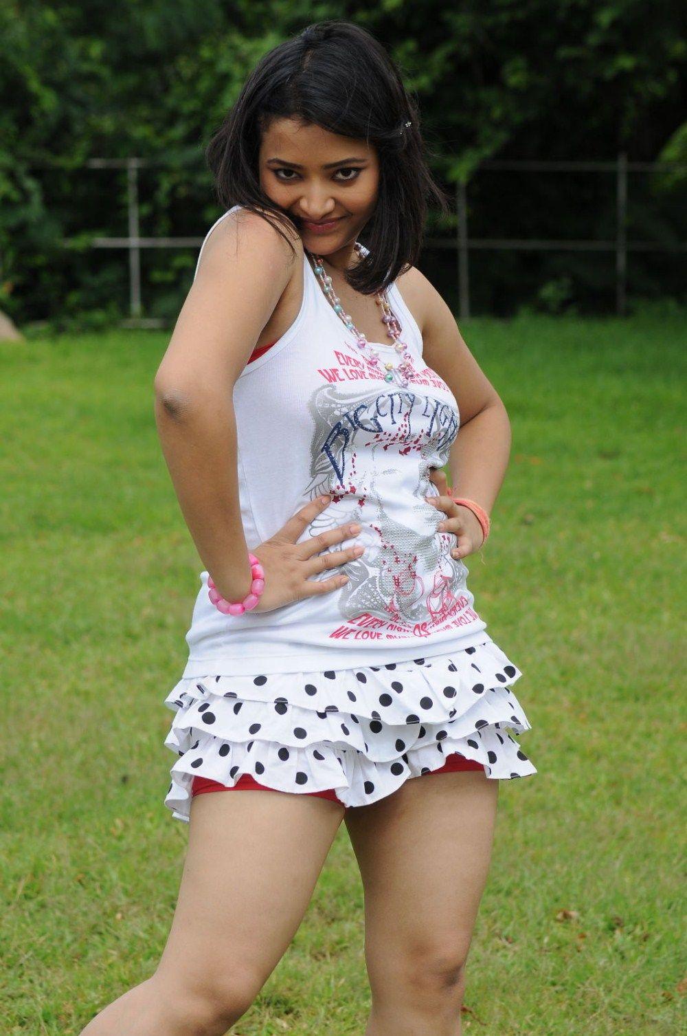 Actress Swetha Basu Prasad Hot Gallery