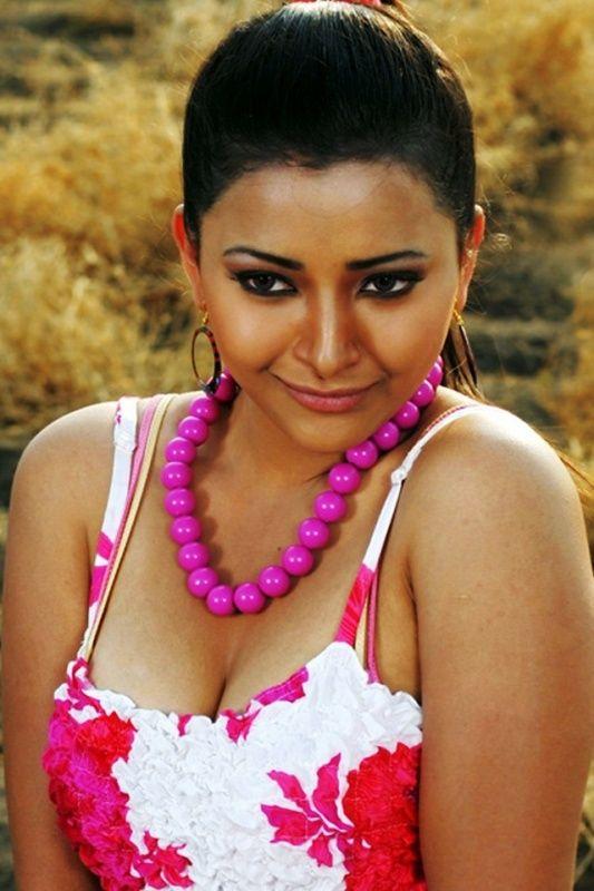 Actress Swetha Basu Sexy Stills