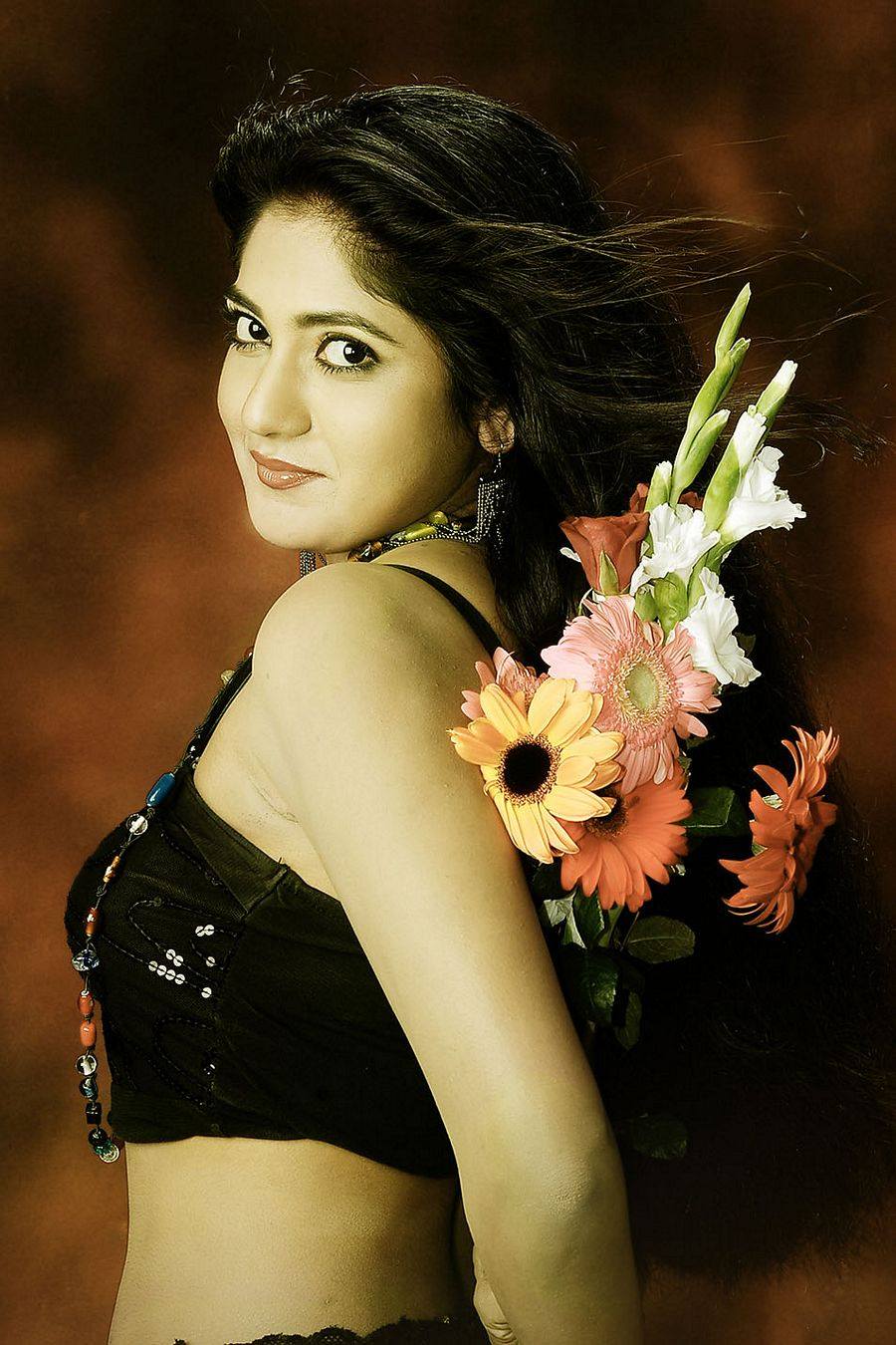Actress Yagna Shetty Hot Images