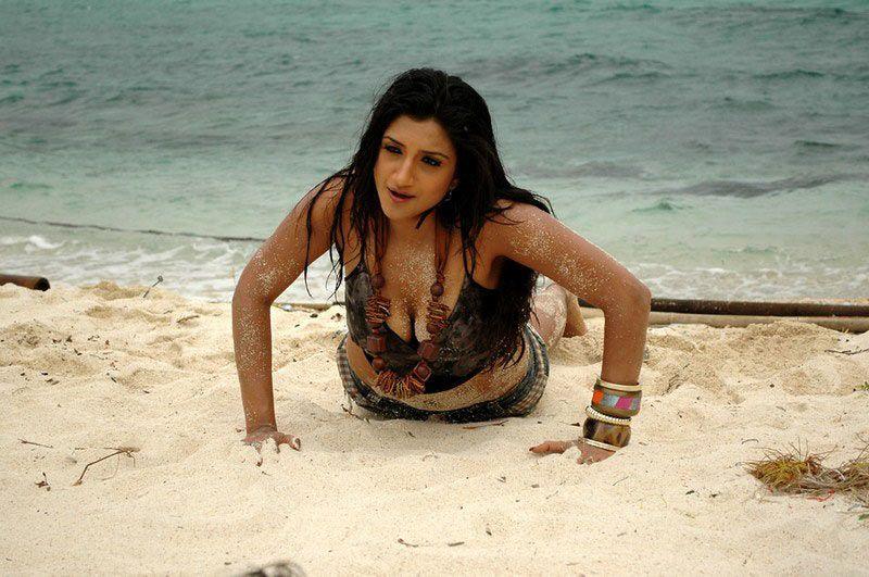 Actress Yagna Shetty Hot Pics