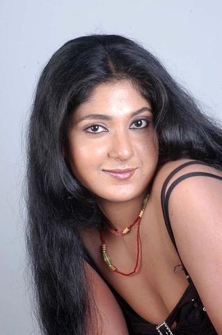 Actress Yagna Shetty Hot Stills