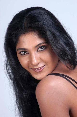 Actress Yagna Shetty Hot Stills