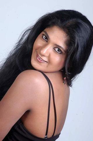 Actress Yagna Shetty Hot Stills