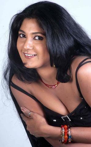 Actress Yagna Shetty Hot Stills