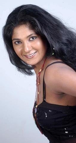 Actress Yagna Shetty Hot Stills
