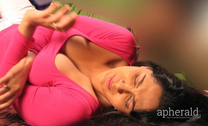 Actresses Hot Navel Pics