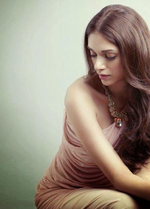 Aditi Rao Hydari HD Bikini Hot Pics