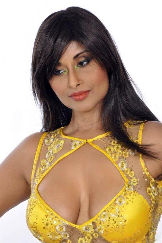 Aiysha Sagar Sexy Photos