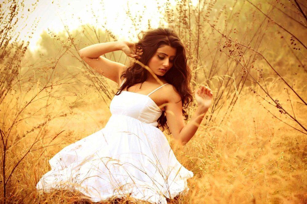 Akanksha Juneja Hot & Spicy Photoshoot Stills