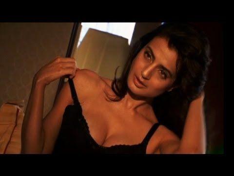 Ameesha patel hotstills