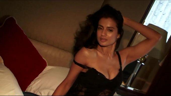 Ameesha patel hotstills