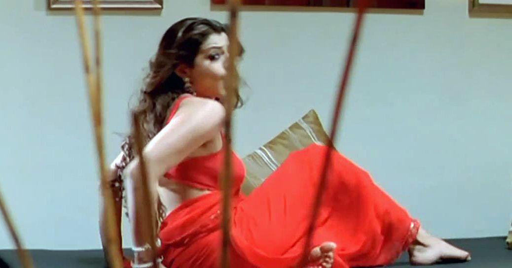 Amisha Patel Hot Cleavage Red Saree Pics