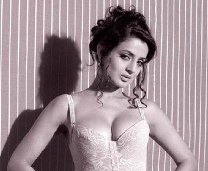 Amisha Patel Unseen Hottest Photos