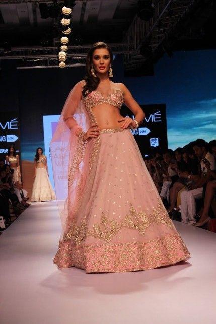 Amy jackson hotest stills