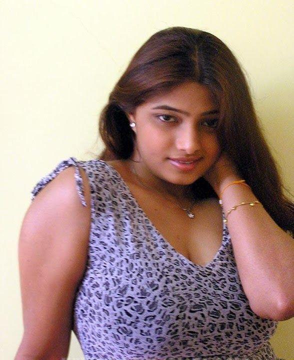 Anchor Jhanavi Sexy Photos