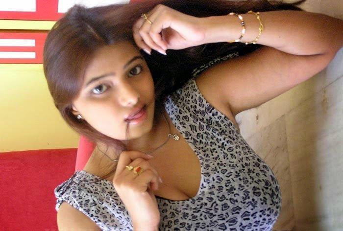 Anchor Jhanavi Sexy Photos