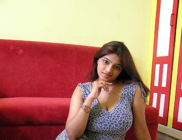 Anchor Jhanavi Sexy Photos