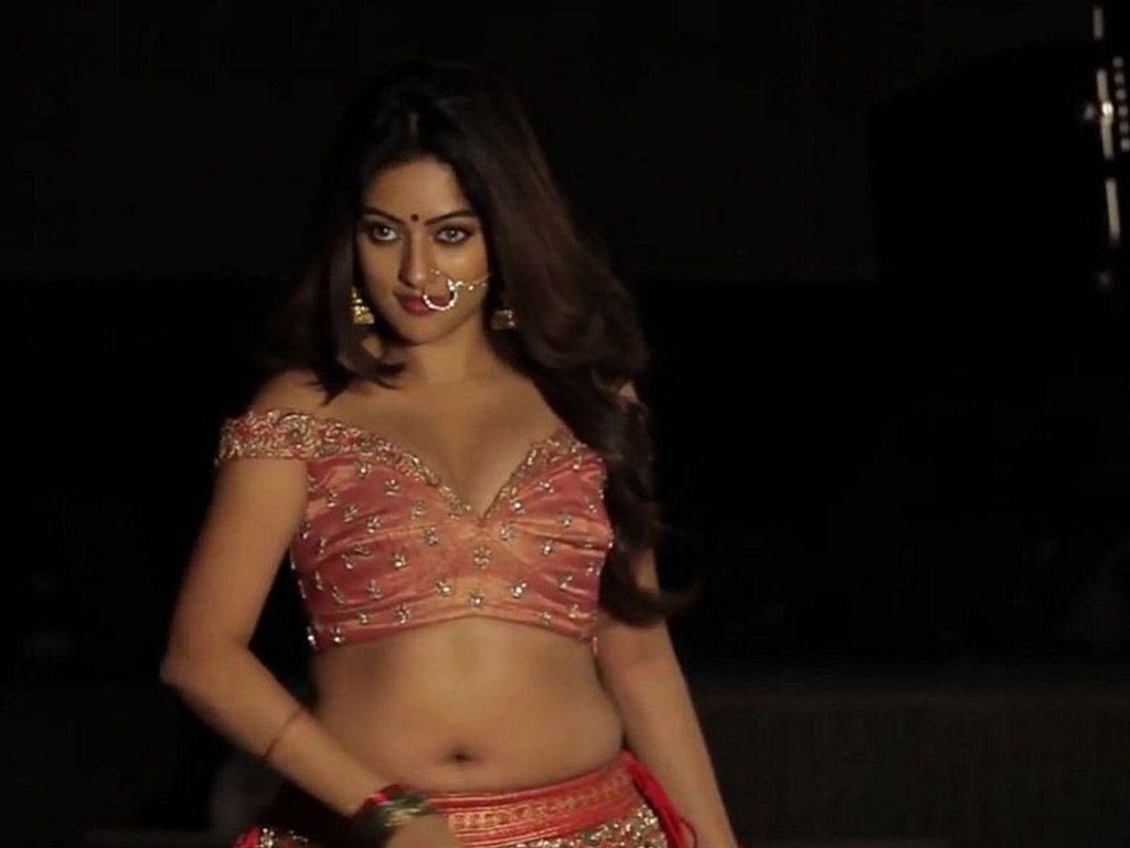 Anu Emmanuel Hot & Sexy Cleavage Show Photo Stills