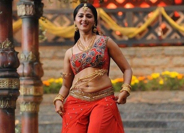 Anushka Hot Saree Images