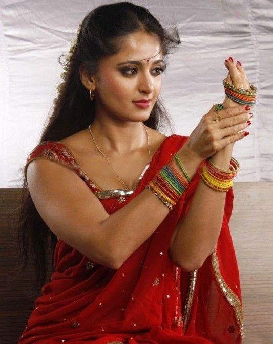 Anushka Hot Saree Pics