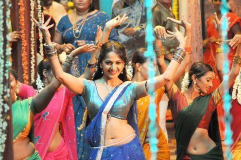 Anushka Hot Saree Pictures