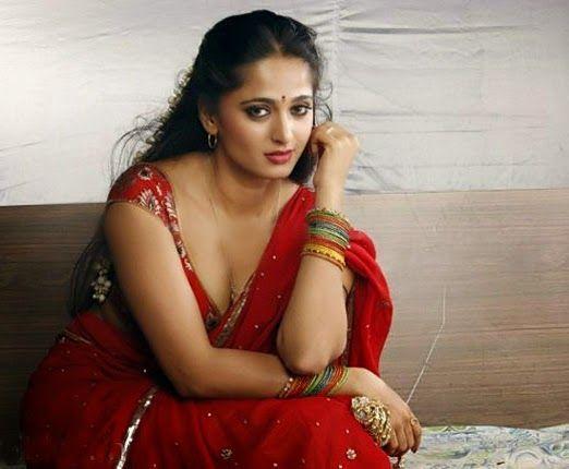 Anushka Hot Saree Pictures