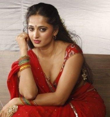 Anushka Hot Saree Pictures