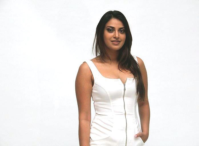 Anushka Ranjan Sexy Hot Stills