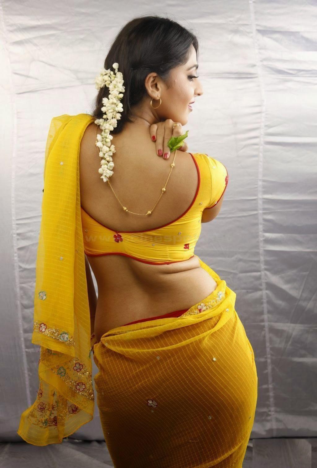 Anushka Shetty Exposing Hot Navel Stills