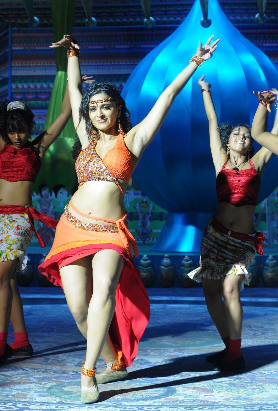 Anushka Shetty Exposing Hot Navel Stills