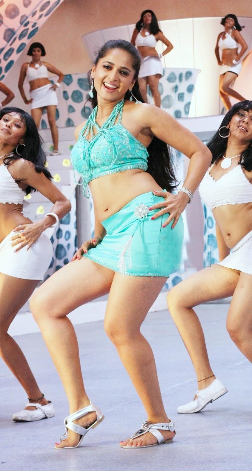 Anushka Shetty Exposing Hot Navel Stills