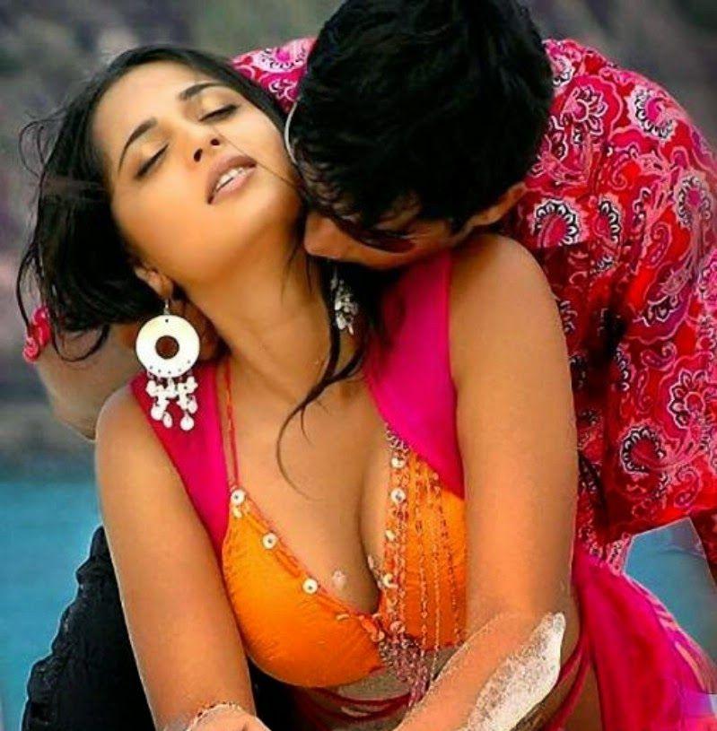 Anushka Shetty Wet Hot Photos