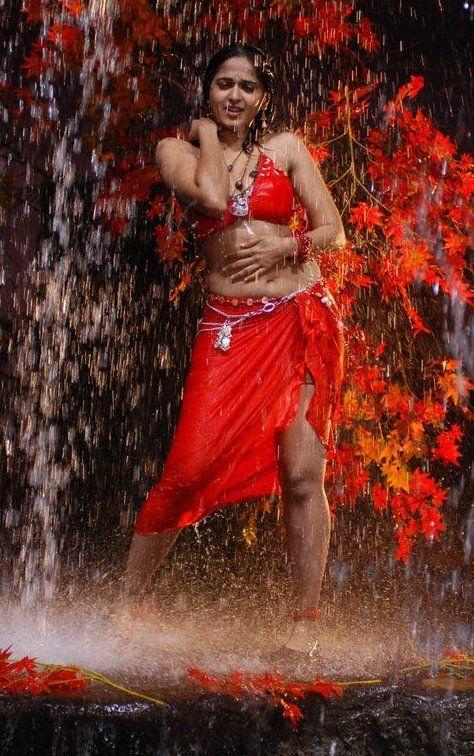 Anushka Shetty Wet Hot Photos