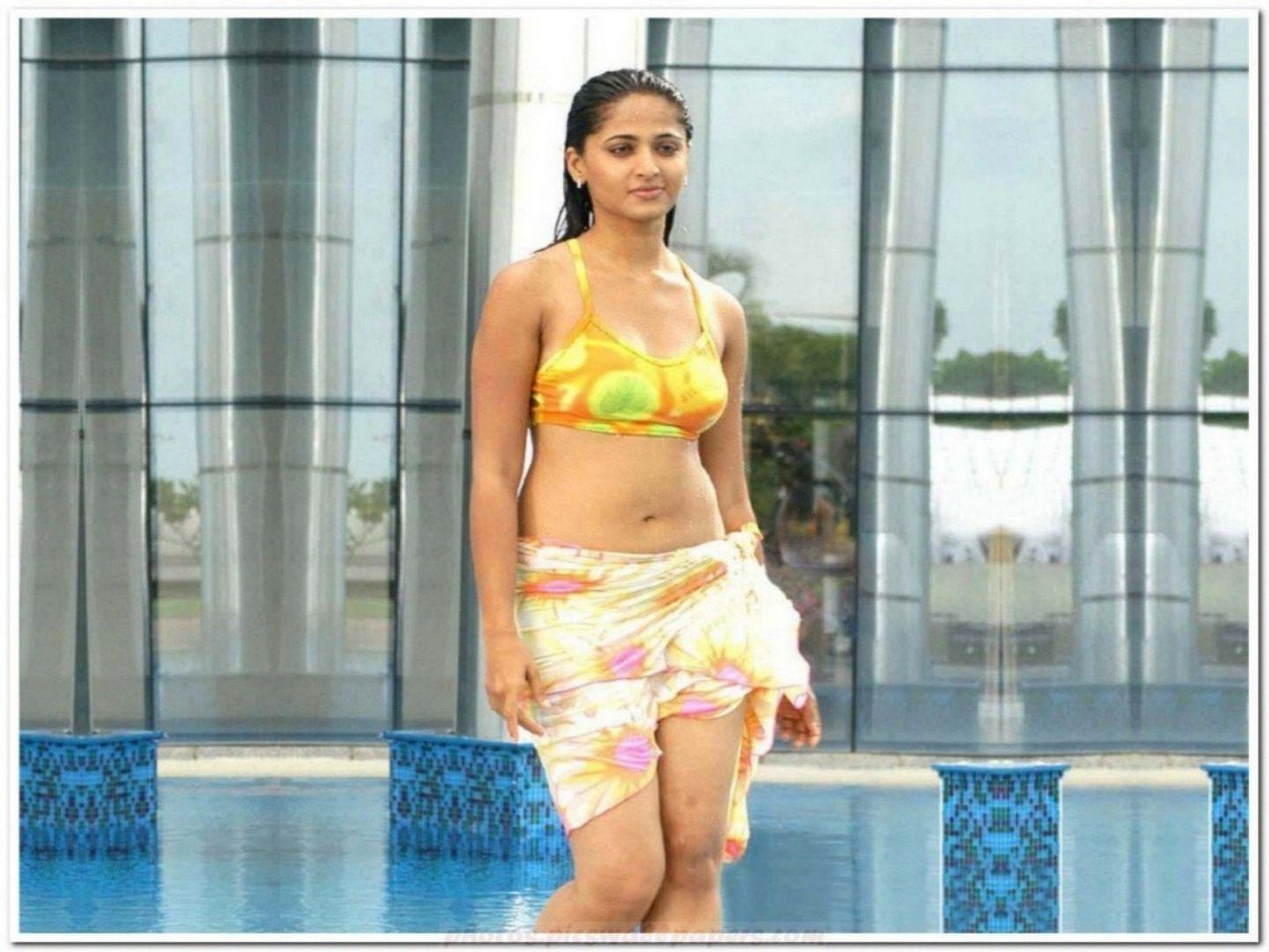 Anushka Shetty Wet Hot Photos