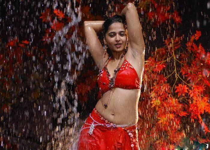Anushka Wet Hot Navel Photos