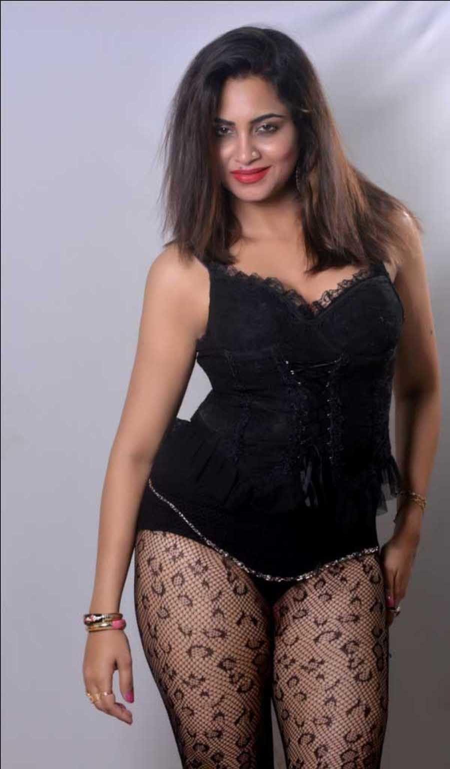 Arshi Khan Hot Photos