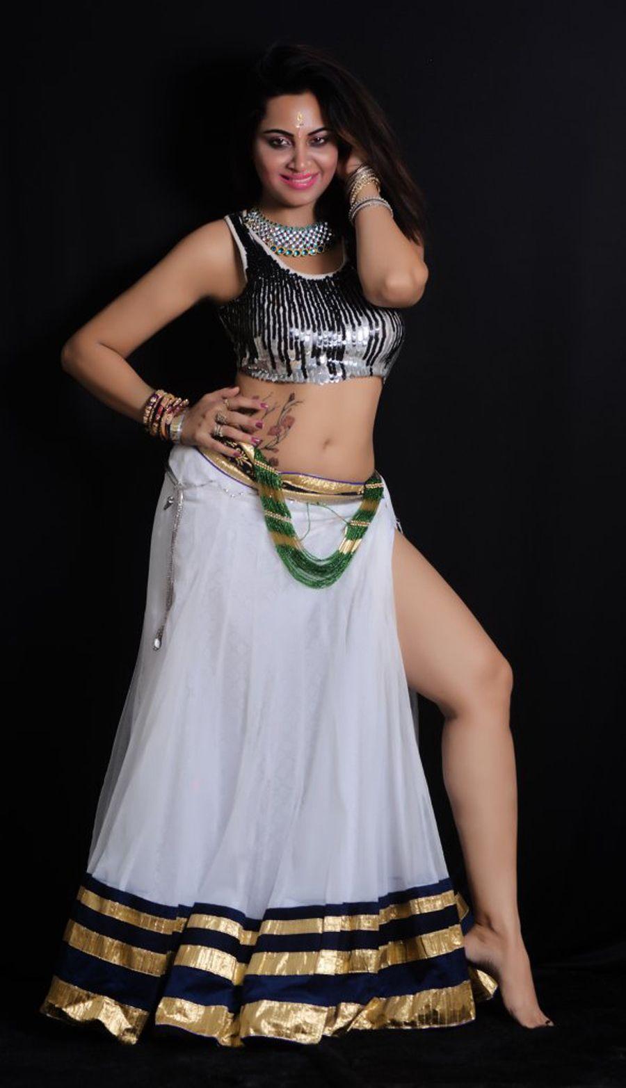 Arshi Khan Hot Photos