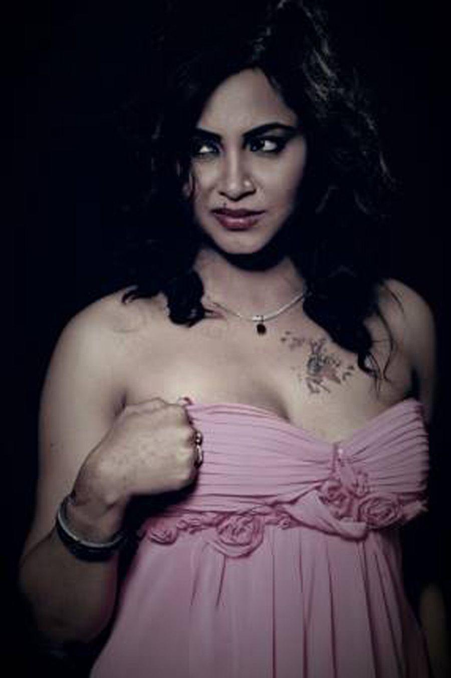 Arshi Khan Hot Photos