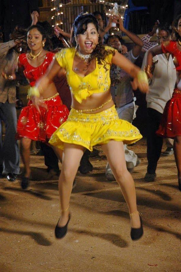 Arthi Puri Hot Dance Photos